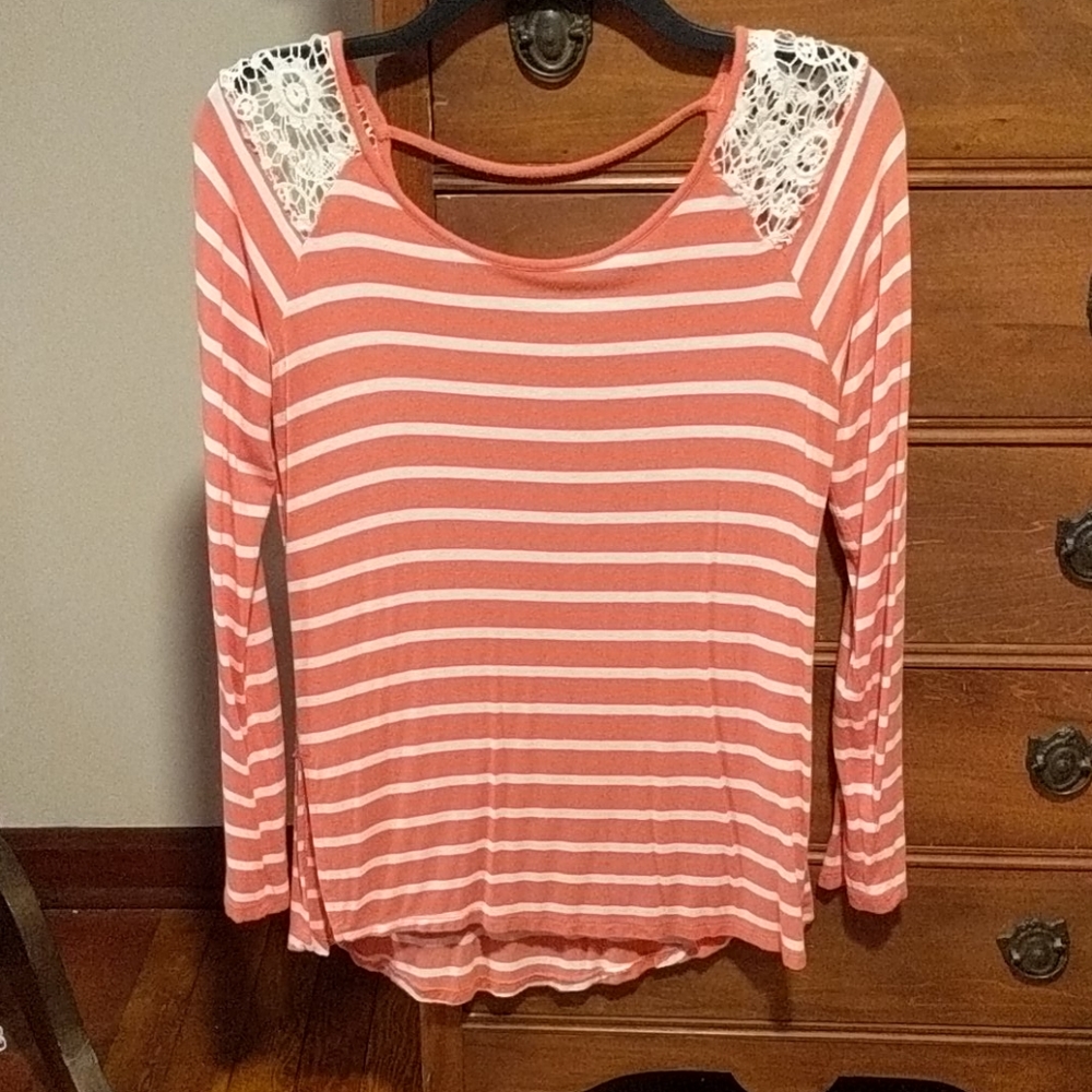 Soft and thin long sleeve shirt - Picture 1 of 4